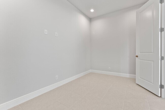 Building Photo - 12542 Nautilus Cir