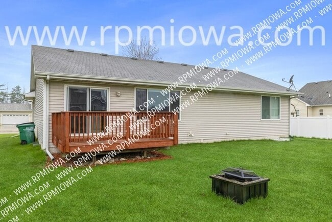 Building Photo - 908 SW 47th Cir
