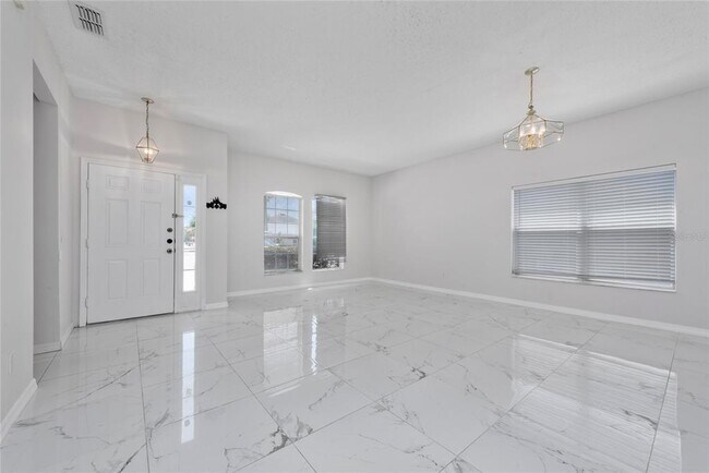 Building Photo - 746 Lockbreeze Dr