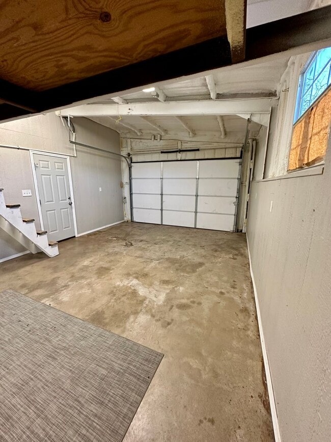 Building Photo - Shop house