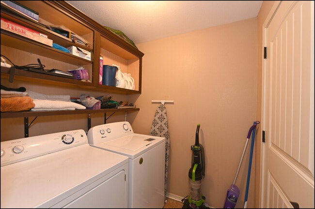 Building Photo - 14365 Valley Light Ct