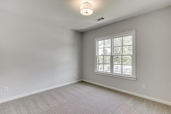 Building Photo - 5580 Suwanee Dam Rd