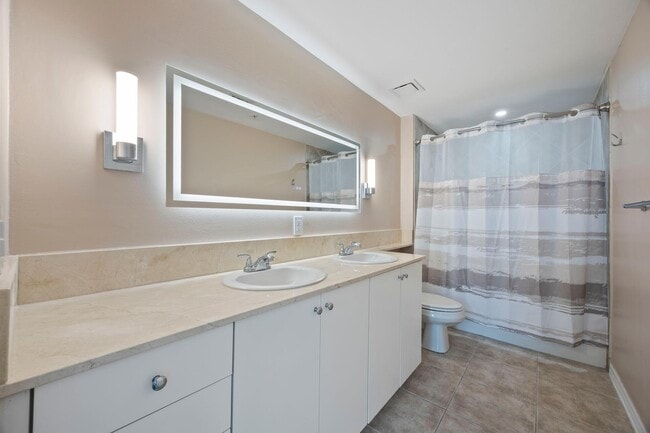 Building Photo - 804 E Windward Way
