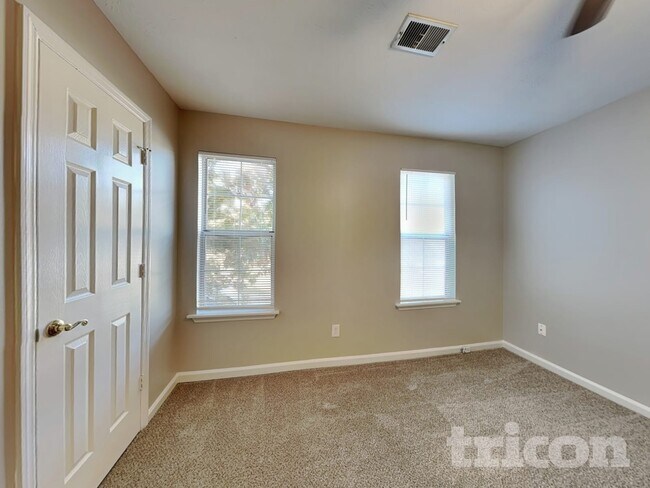 Building Photo - 5625 Longbow Dr