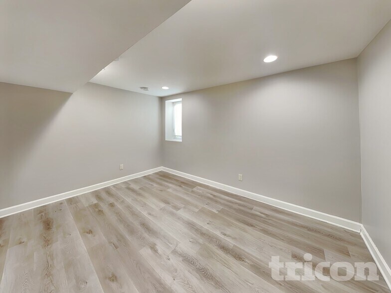 Building Photo - 4010 Monroe St NE