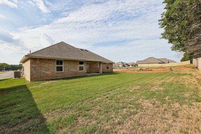 Building Photo - Brand New Home In Noble!
