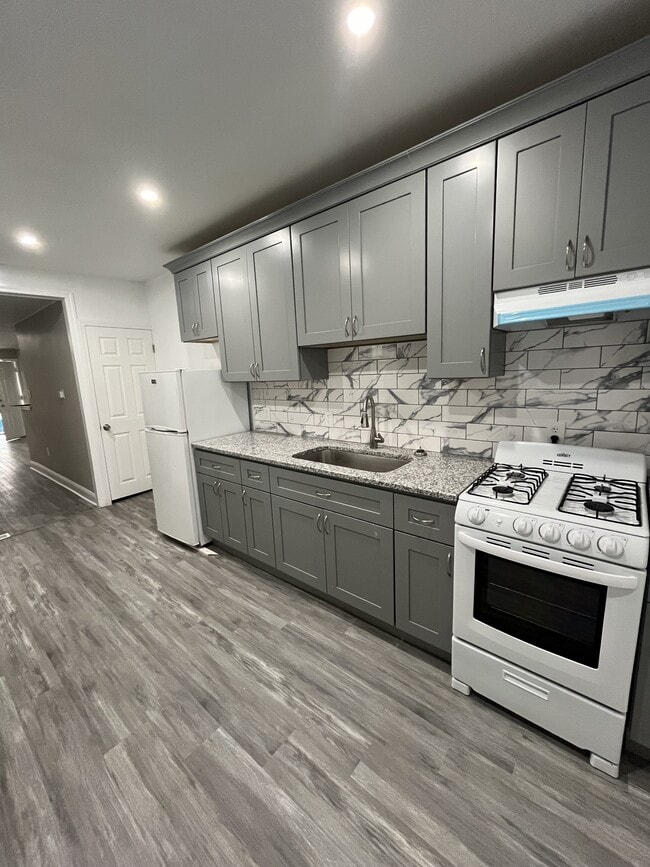 Building Photo - 1006 Potter St