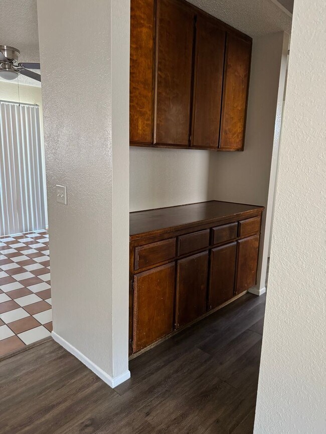 Building Photo - Apple Valley- Four Plex- 2 Bedrooms, 2 Bat...