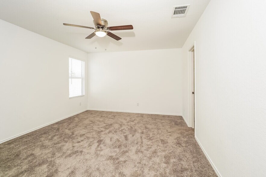 Building Photo - 13937 Reservoir Dr