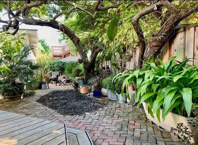 Building Photo - 482 38th St