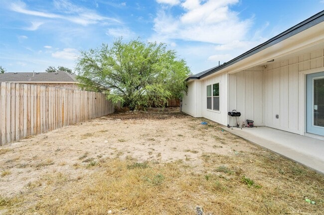 Building Photo - 203 Javier Dr