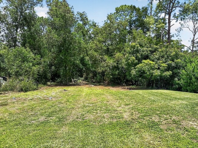 Building Photo - Annual rental offering privacy and space on 1.14 acres in Naples!