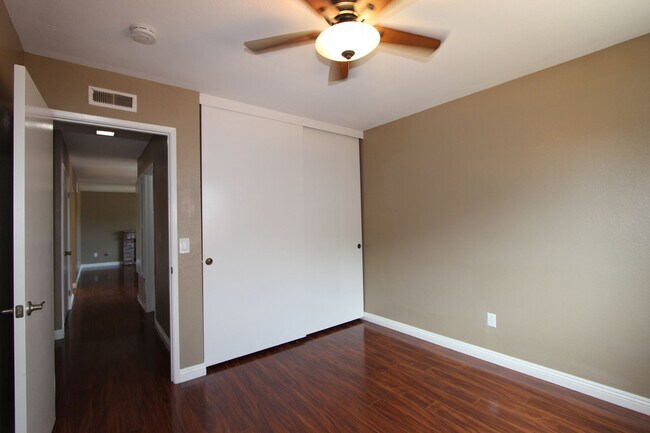 Building Photo - Beautiful 4 bedroom 2 bathroom home in Mira Mesa available now
