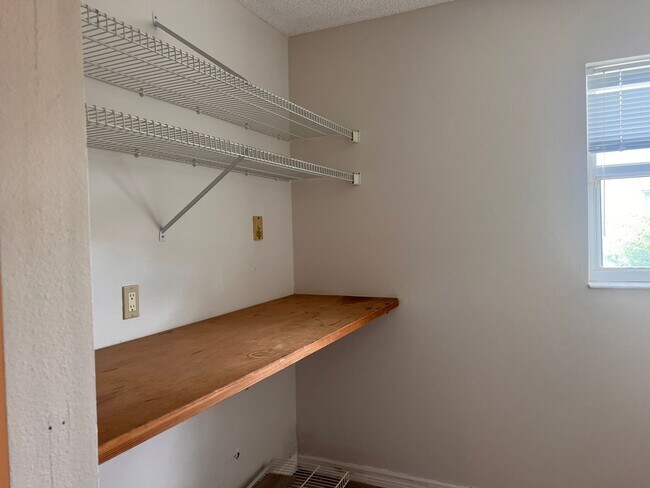 Building Photo - 3BD/2BA