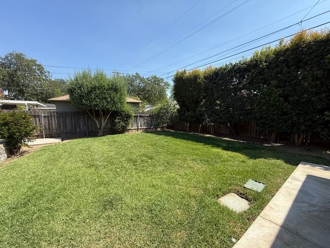 Building Photo - Beautiful 3 bedroom 1 bath home