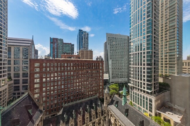Building Photo - 111 E Chestnut St