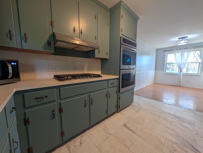 Building Photo - 6138 Village Hwy