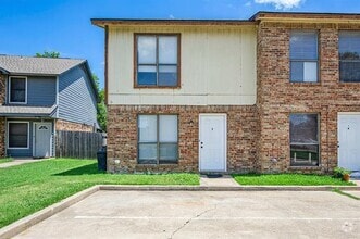Building Photo - 805 Bluebonnet Dr