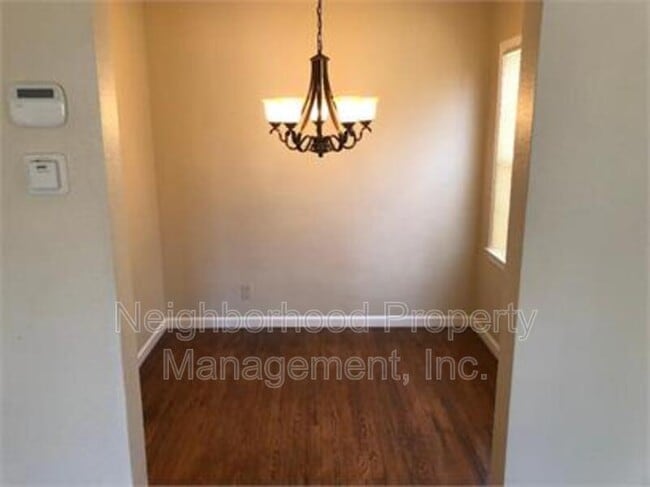 Building Photo - 242 N Glenn Ave