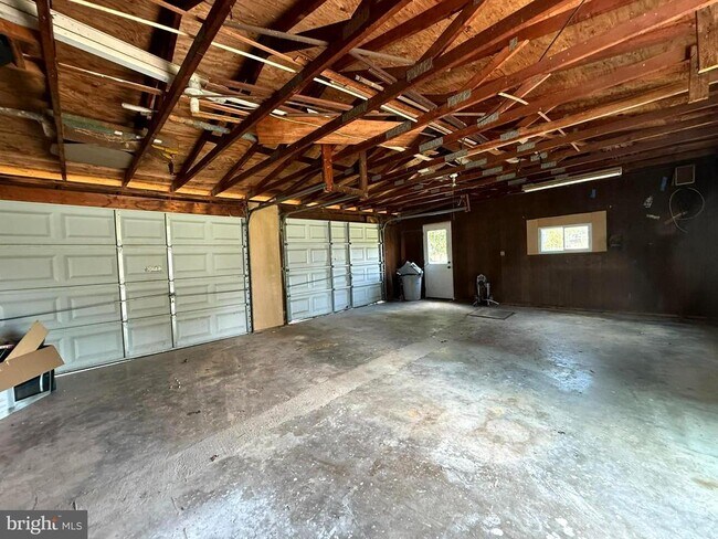 Building Photo - 87 Becks Ln