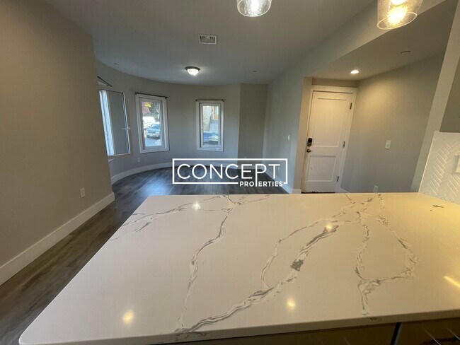 Building Photo - 84 Fayston St