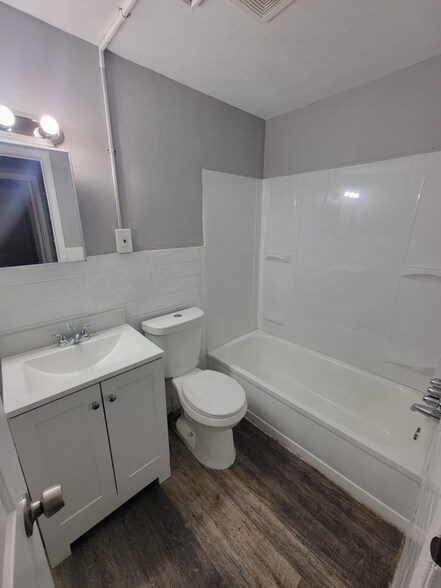 Building Photo - 1815-1819 Garfield Rd