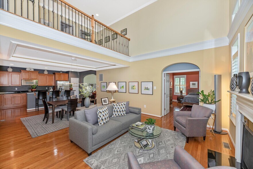 Living room and upstairs balcony - 2507 Mill Race Rd