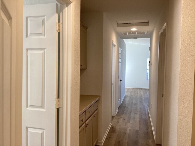 Building Photo - 1450 La Jolla Way