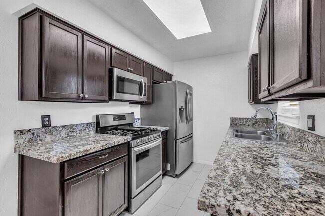 Building Photo - 12110 Panay Dr