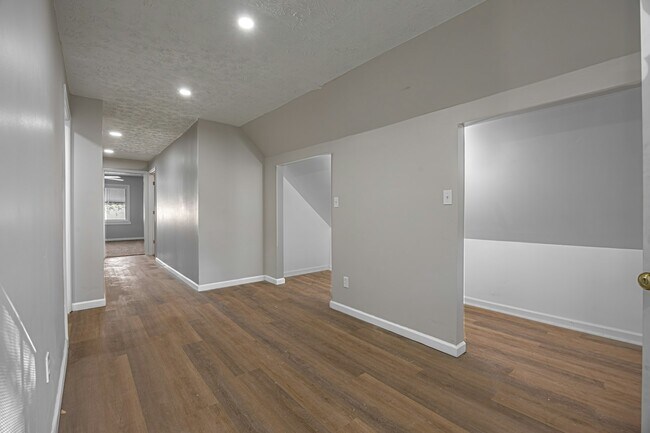Building Photo - 3240 W 56th St