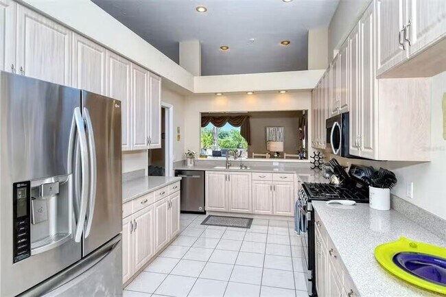 Building Photo - AVAILABLE JULY 1ST! Water & Golf Views in University Park Country Club with Pool and Spa!  3bed |...