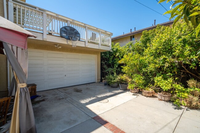 Basketball anyone? - 2703 Gates Ave