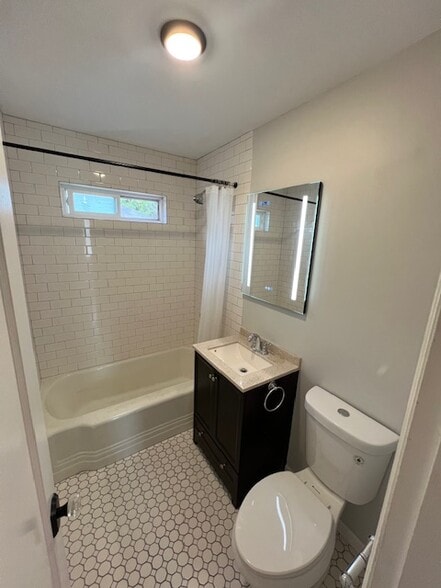 Remodeled Bath - 7222 East Burnside
