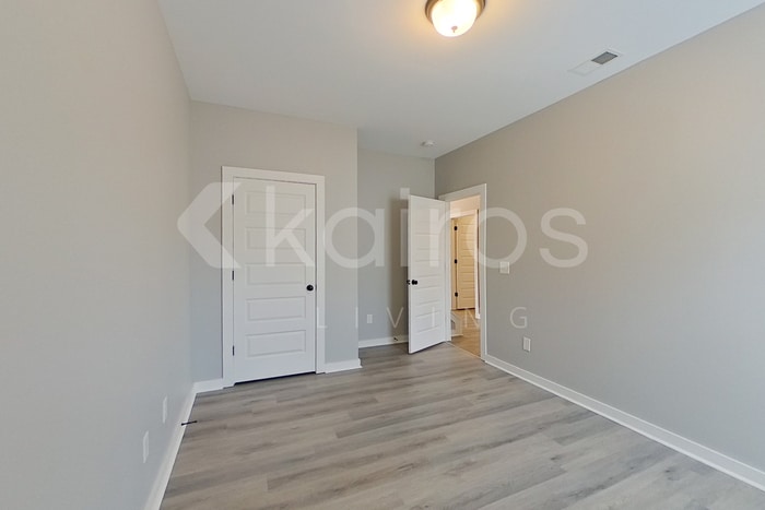 Building Photo - 180 White Oak Cir
