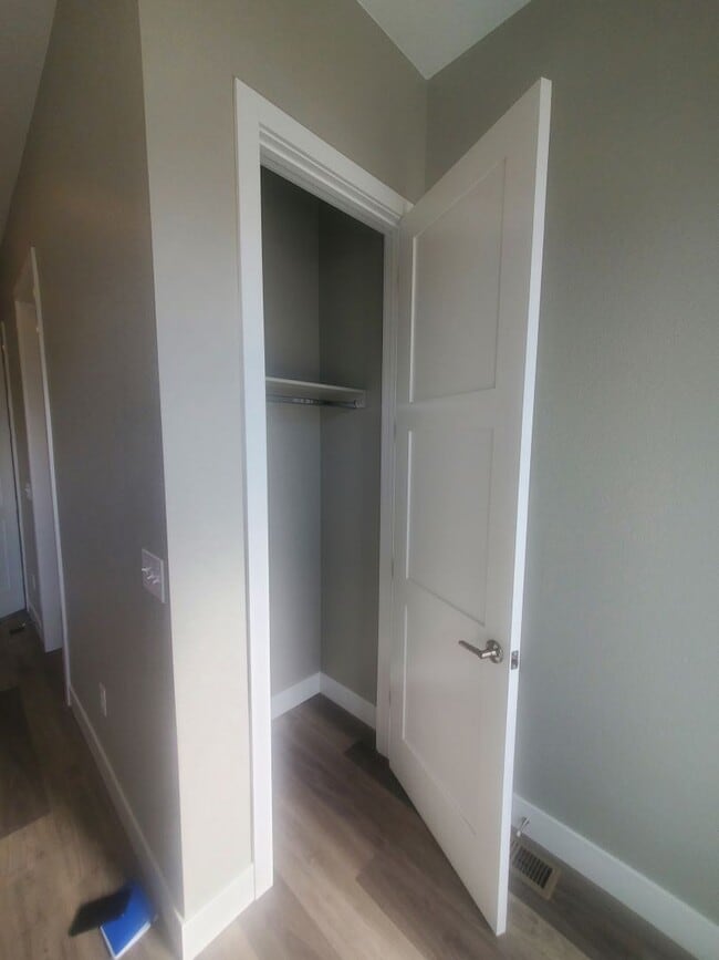 Building Photo - Beautiful and Updated 2BR Townhome With At...