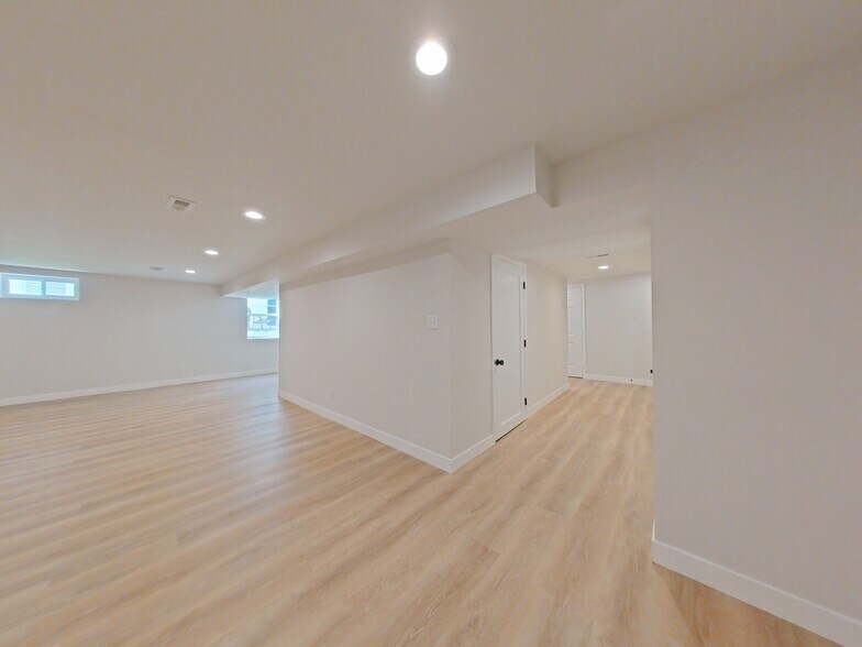 Building Photo - 287 Caroline Ave