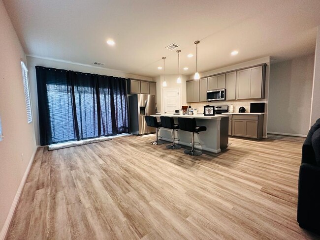 Building Photo - 425 Chaste Tree Dr