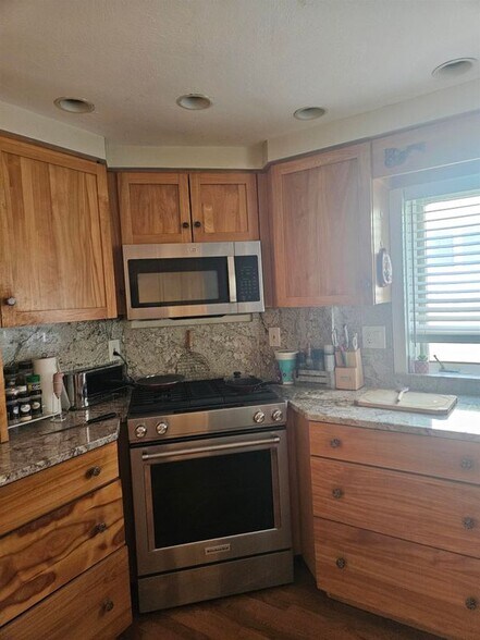 Building Photo - 18 Landsdown Dr