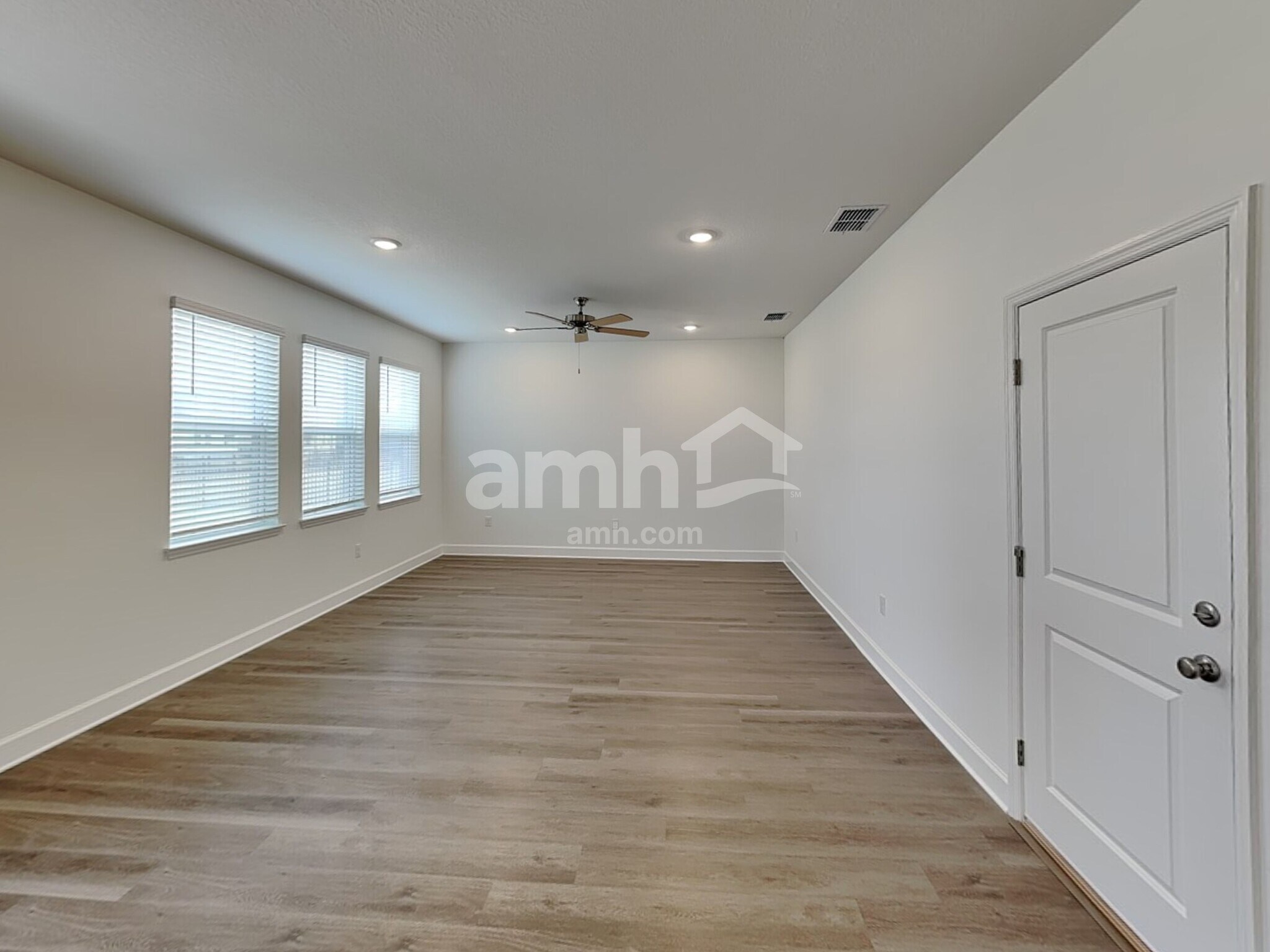 Building Photo - 3012 20th Ave W