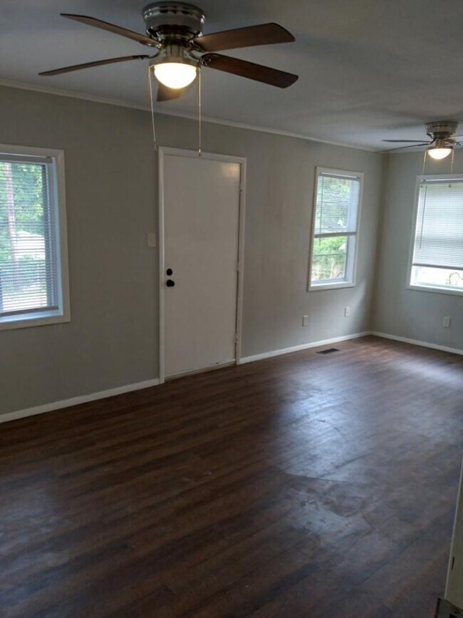 Building Photo - Renovated 3 Bedroom Park Hill Home