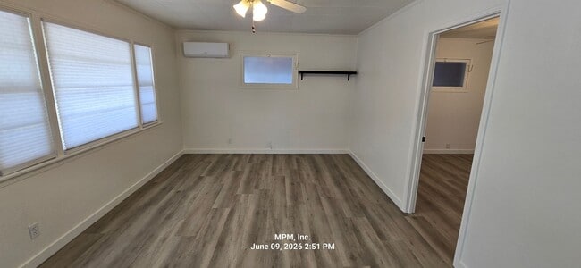 Building Photo - Large 1 bed 1 bath home on its own lot