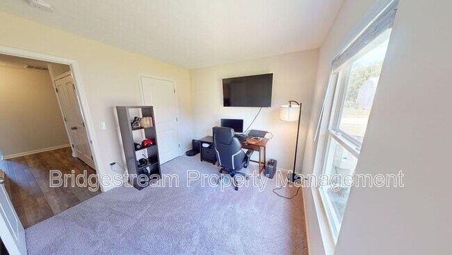 Building Photo - 961 Louise Dr