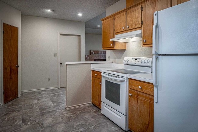 Building Photo - 238 Tomahawk - RENTAL Trl