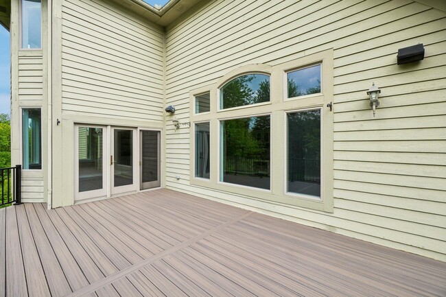 Building Photo - 1819 Brookview Dr