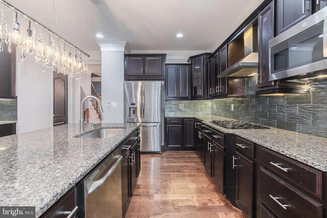 Building Photo - 704 Quayside Ct