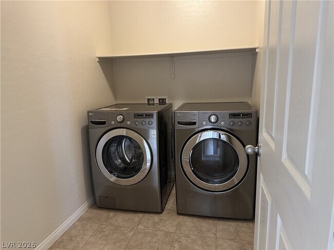 Building Photo - 10 Tribute Peak Way