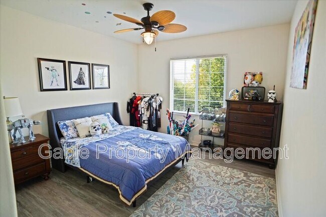 Building Photo - 26155 Lone Rock Ct