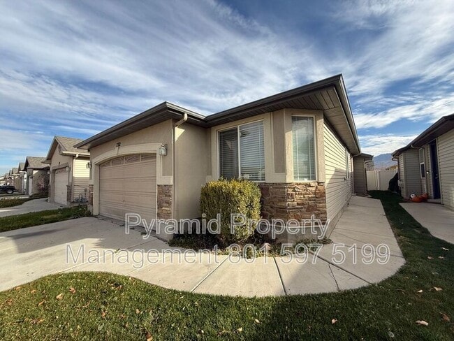 Building Photo - 732 Skipton Dr W