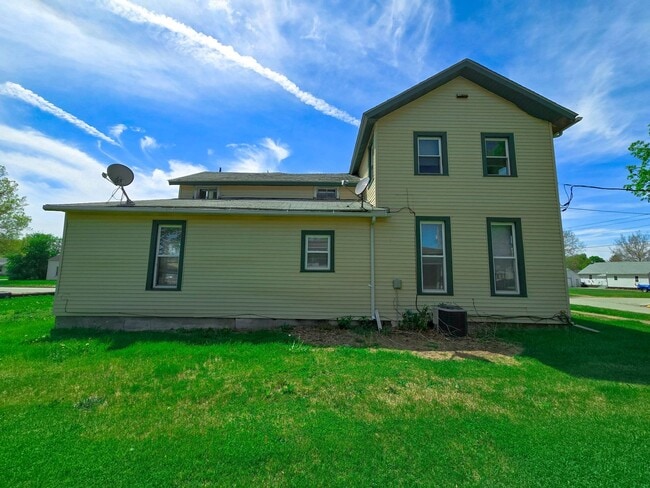 Building Photo - Charming 5 Bedroom Home in Aledo with Mode...