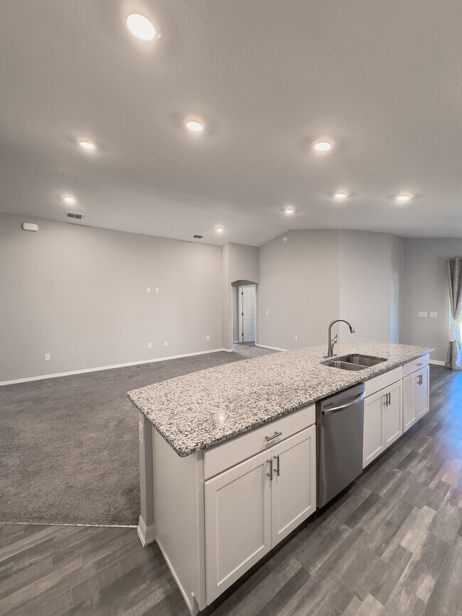 Building Photo - 4339 Swan St